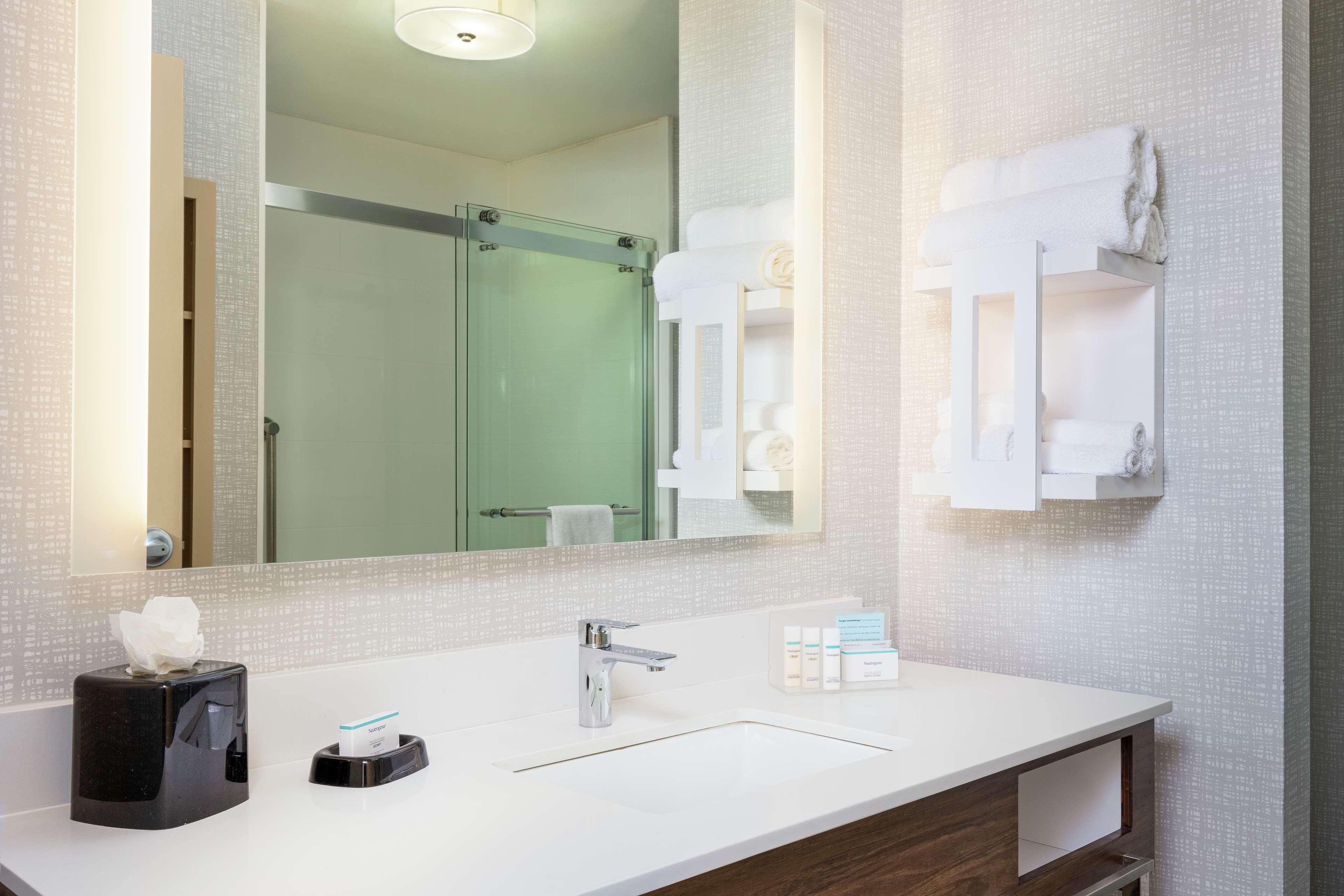 Newly Renovated Hampton Inn Omaha West Lakeside Esterno foto