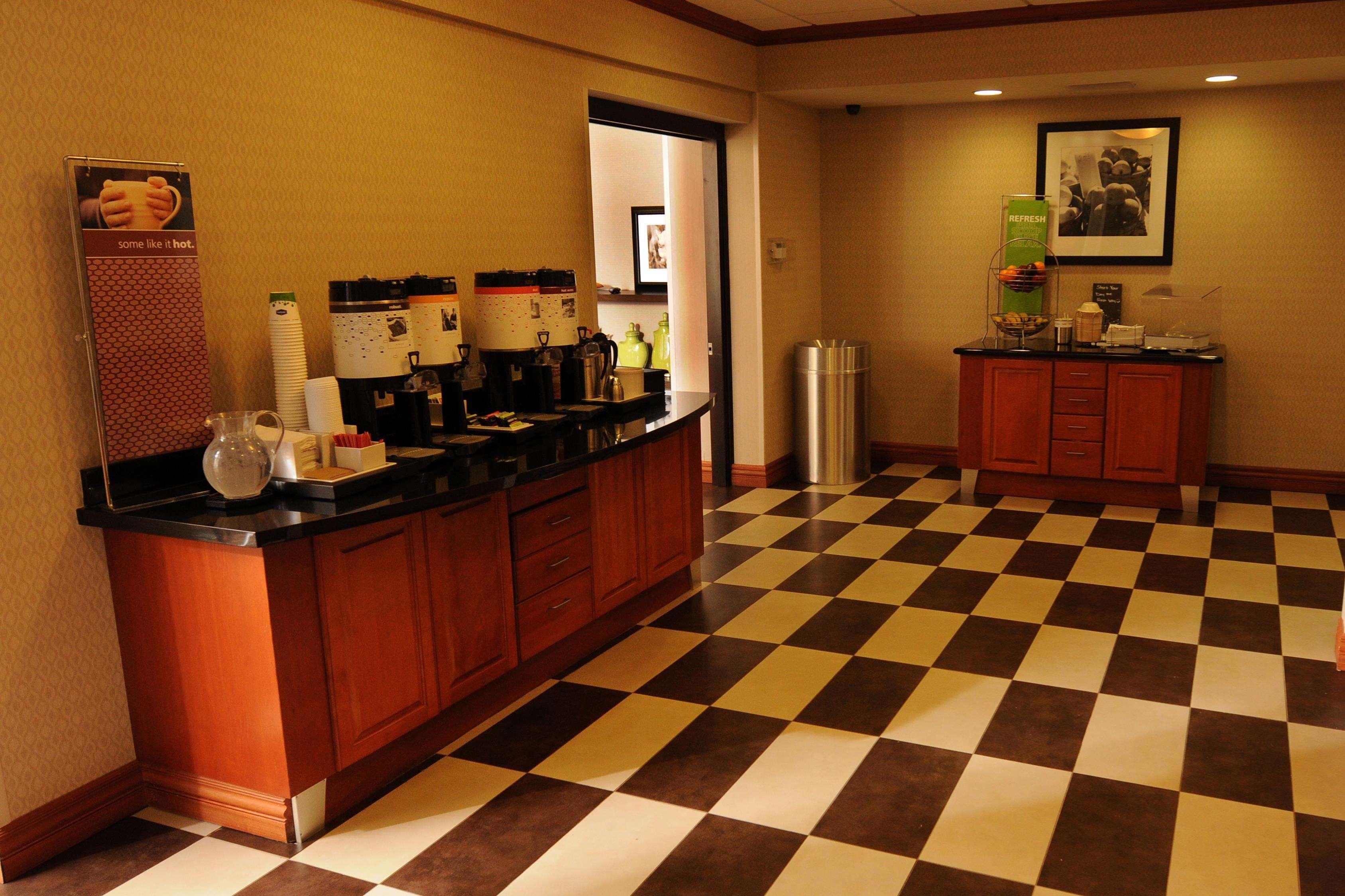 Newly Renovated Hampton Inn Omaha West Lakeside Esterno foto