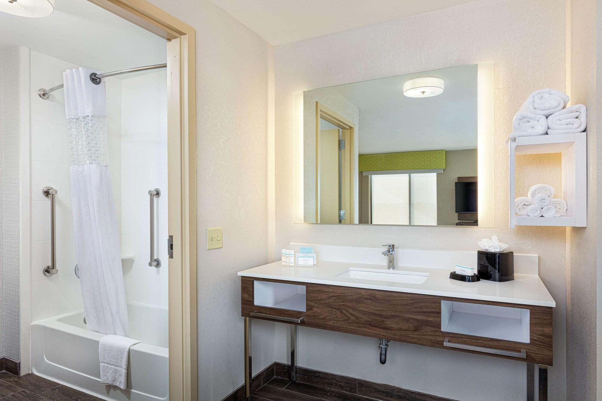 Newly Renovated Hampton Inn Omaha West Lakeside Esterno foto